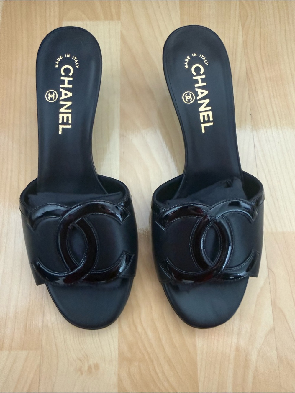 CHANEL Black Patent Leather Slide Sandals 26S